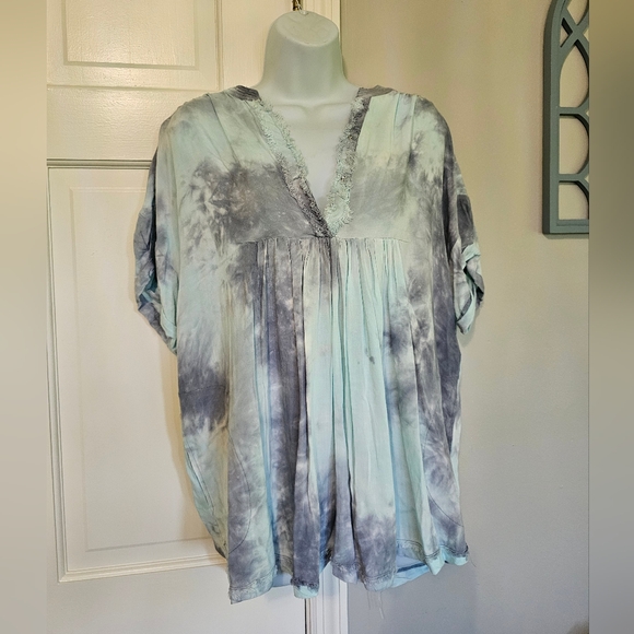 easel Tops - Tie-Dye V-Neck Women Top